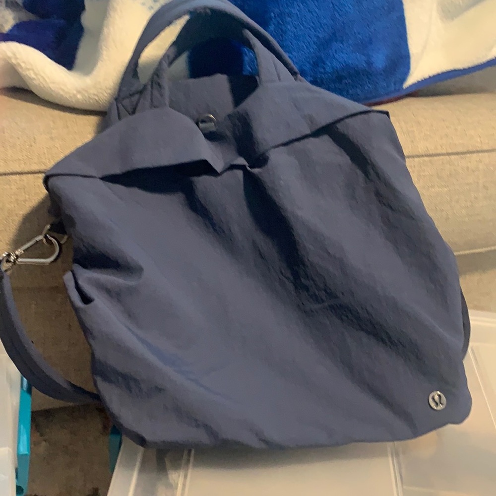 Lululemon On My Level bag